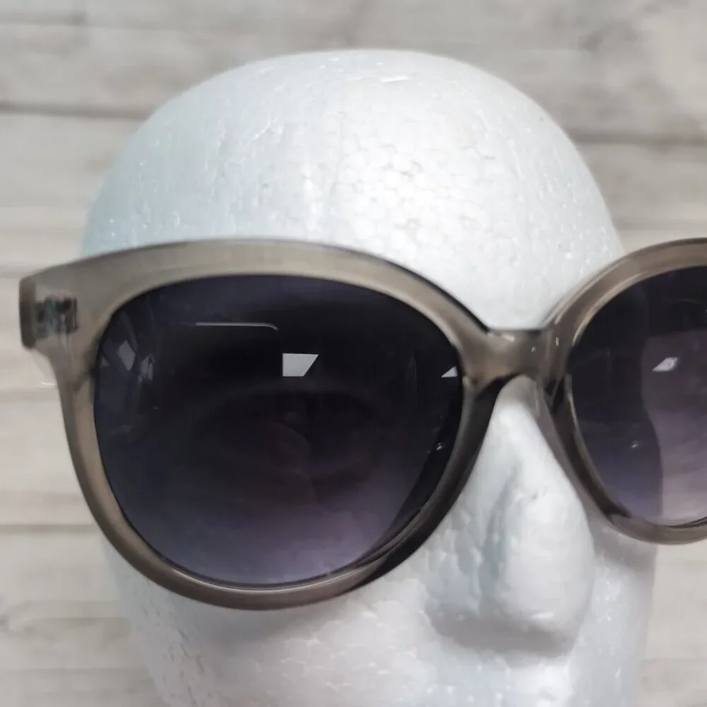O By Oscar De La Renta Sunglasses SSC5144